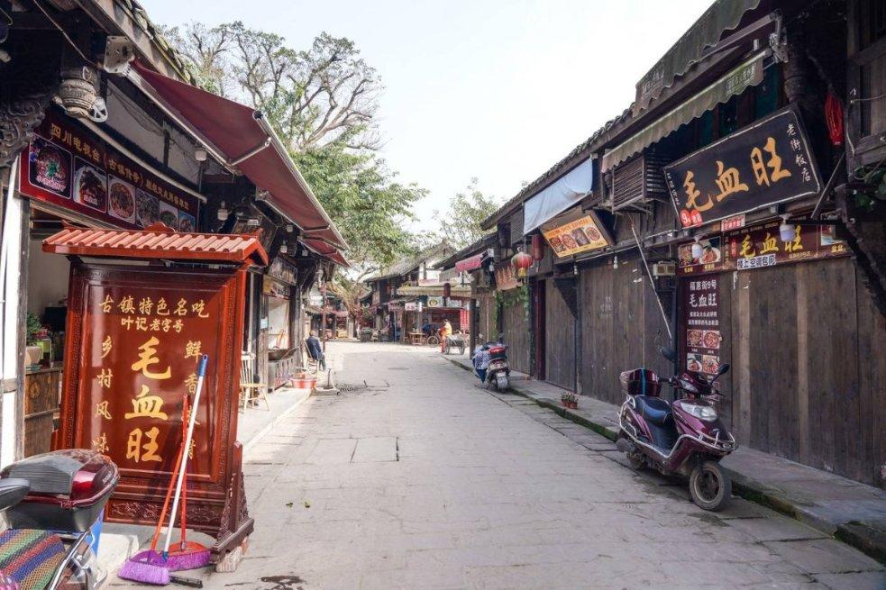 女人身体越寒，越容易上火，艾灸3个穴位把精气神补起来